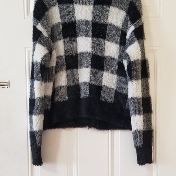 Bella Dahl Sweater Cardigan In White and Black Plaid - Picture 9 of 13